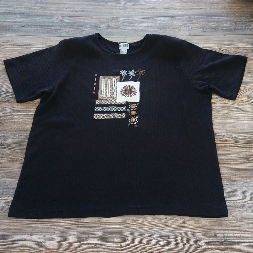 Vintage Embroidered Patch Pattern Button Detail Short Sleeve Ribbed Top